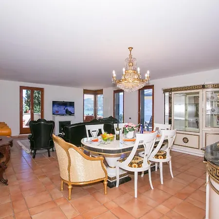 Апартаменты Sleeps 5