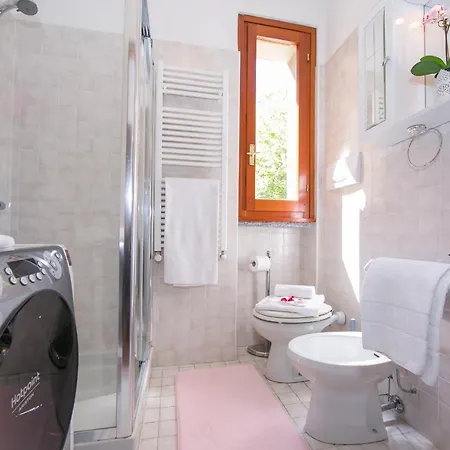 Sleeps 5 *