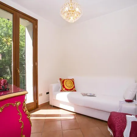 Апартаменты Sleeps 5 Менаджо